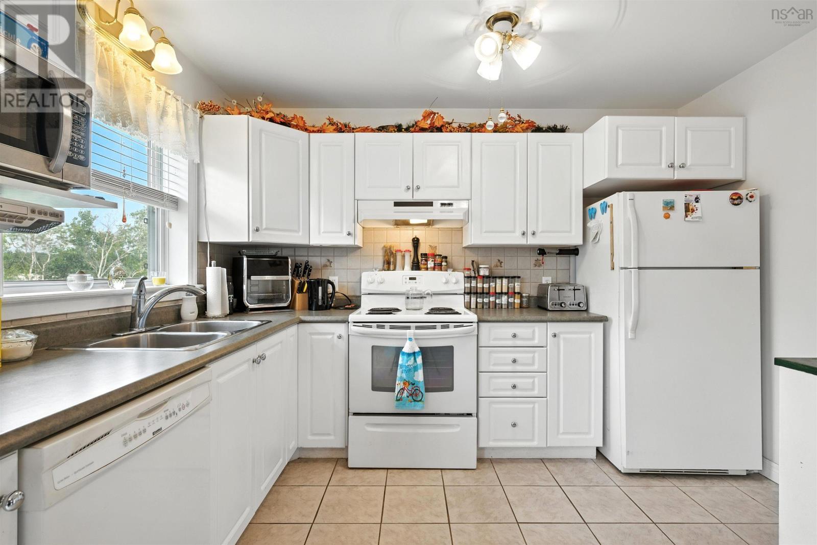 55 Lucasville Road, Middle Sackville, Nova Scotia  B4E 3E8 - Photo 11 - 202516310