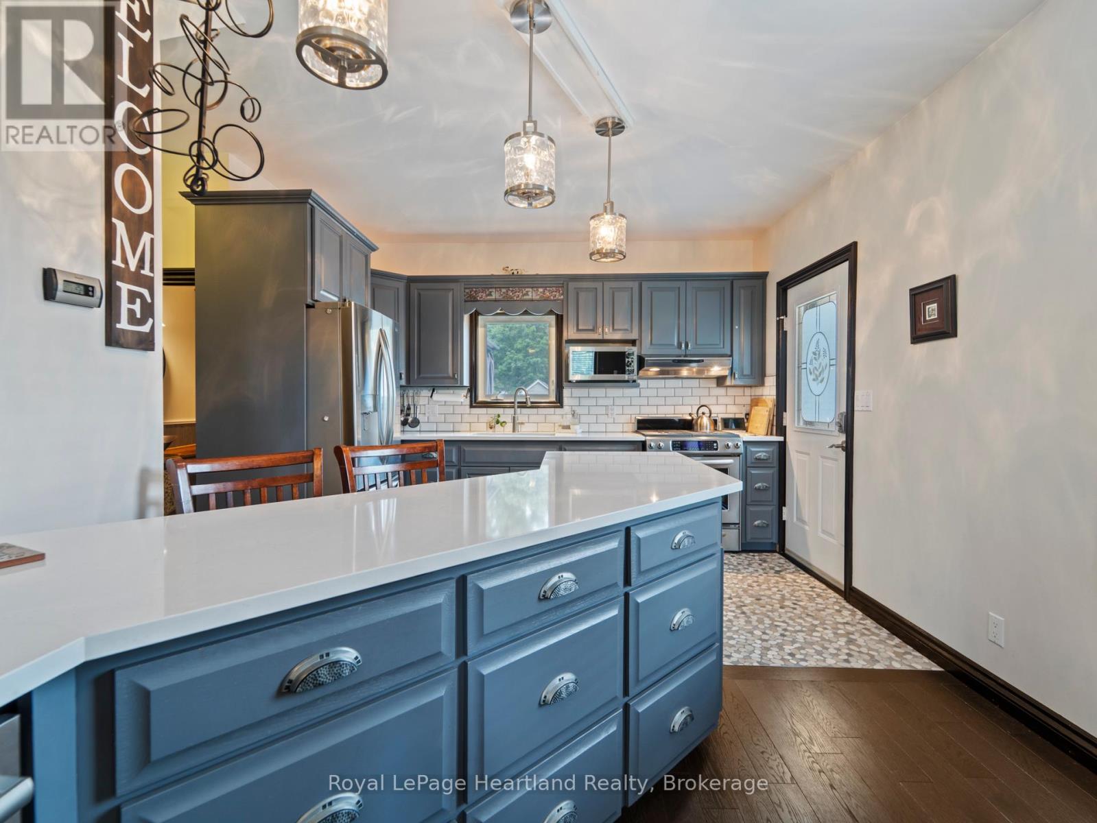 14 Centre Street, Bluewater, Ontario  N0M 2T0 - Photo 9 - X12284803