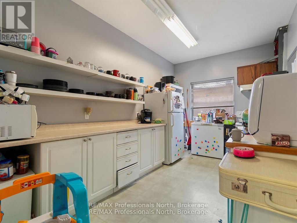 950 Muskoka Road S, Gravenhurst, Ontario  P1P 1K3 - Photo 6 - X12284812