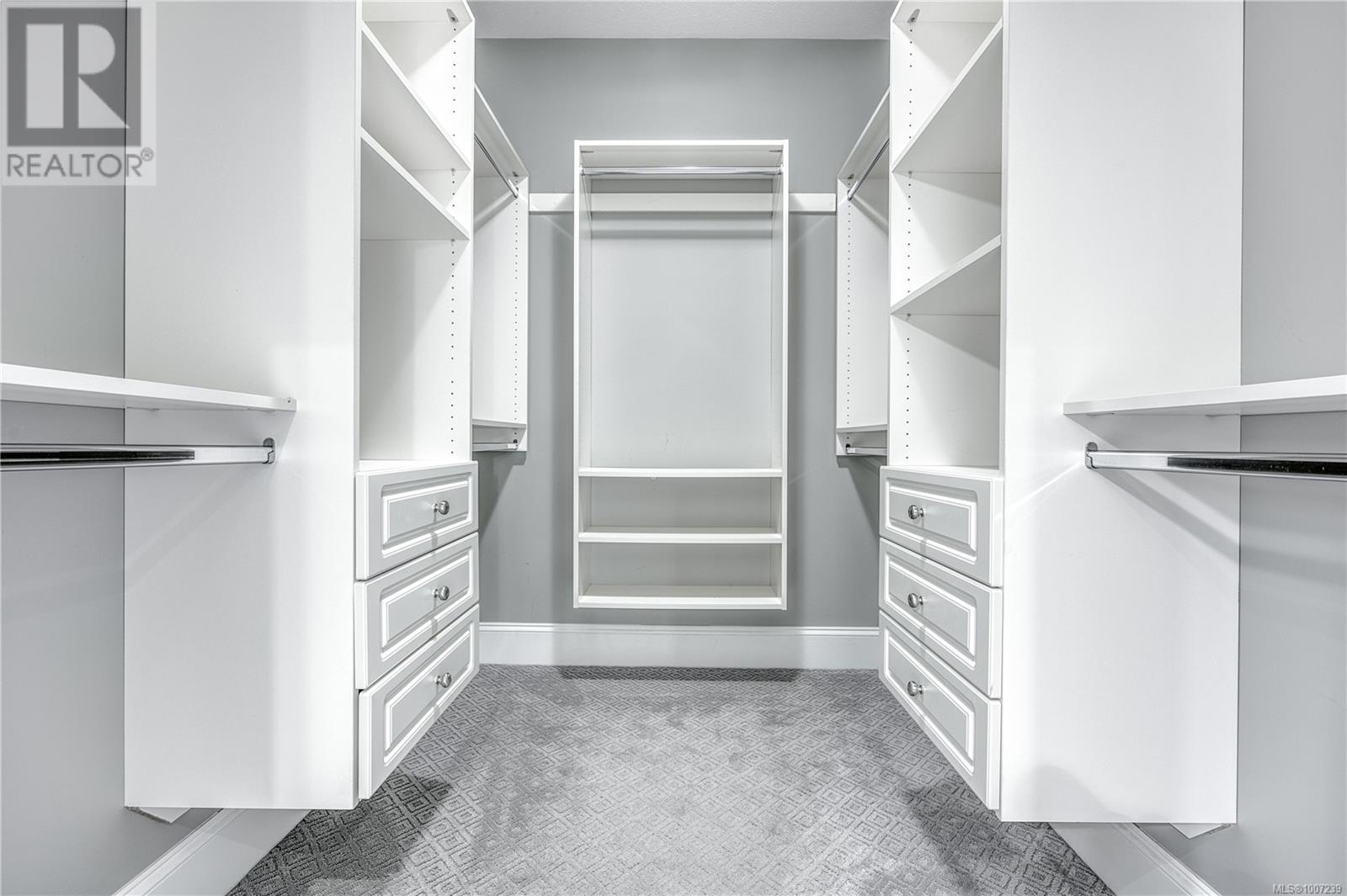 Property at 6283 Icarus Dr image 4