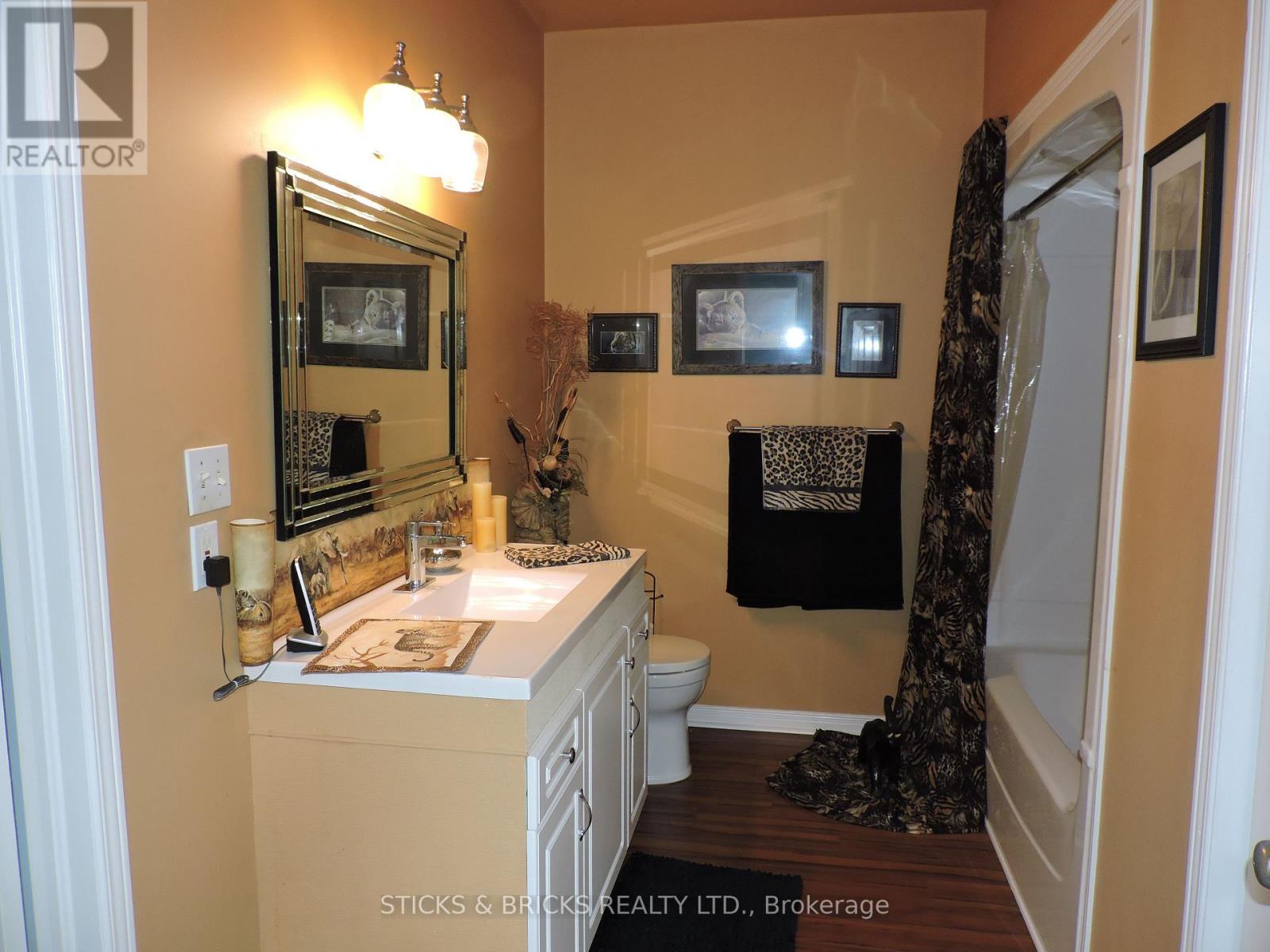 27 - 5070 Drummond Road, Niagara Falls, Ontario L2E 6E4 - Photo 10 - X12284807