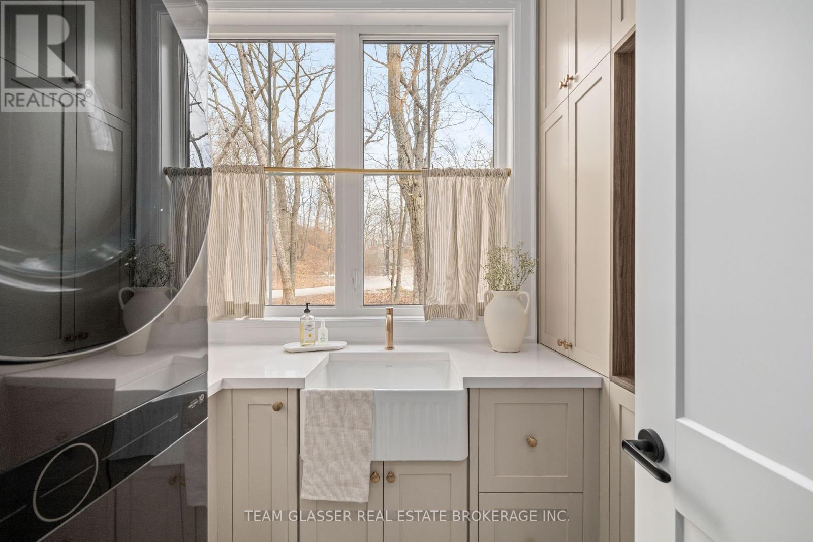 10099 Pinery Bluffs Road, Lambton Shores (Grand Bend), Ontario  N0M 1T0 - Photo 23 - X12264529