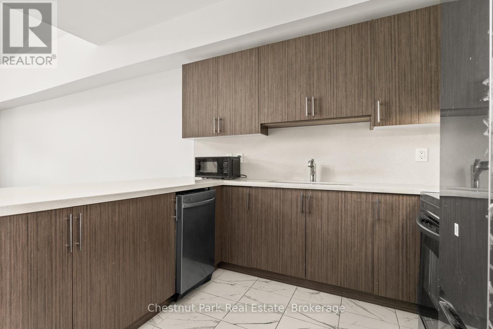 6 Turnberry Court, Bracebridge, Ontario  P1L 0N5 - Photo 6 - X12276568