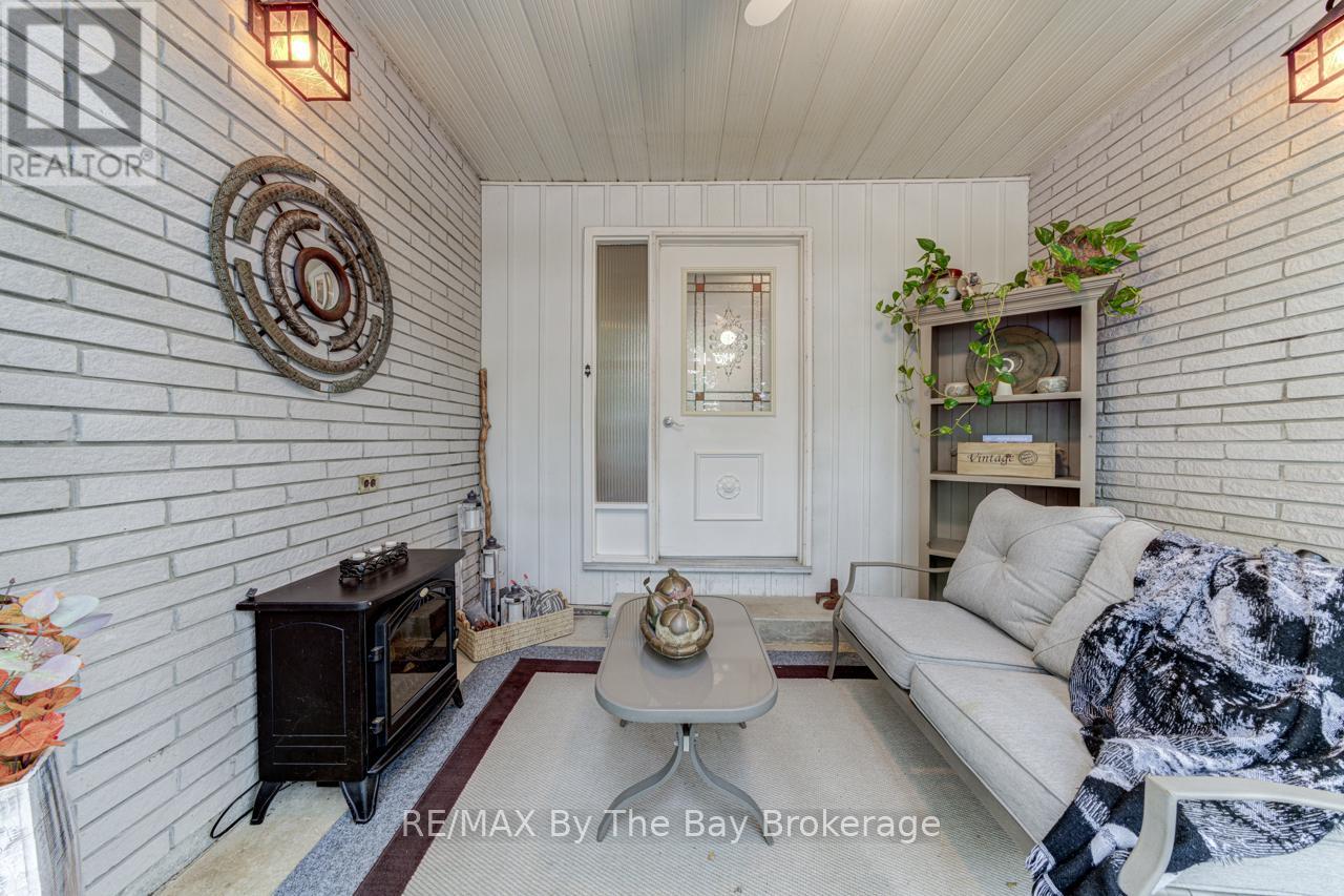 1819 River Road W, Wasaga Beach, Ontario  L9Z 2X5 - Photo 11 - S12284852