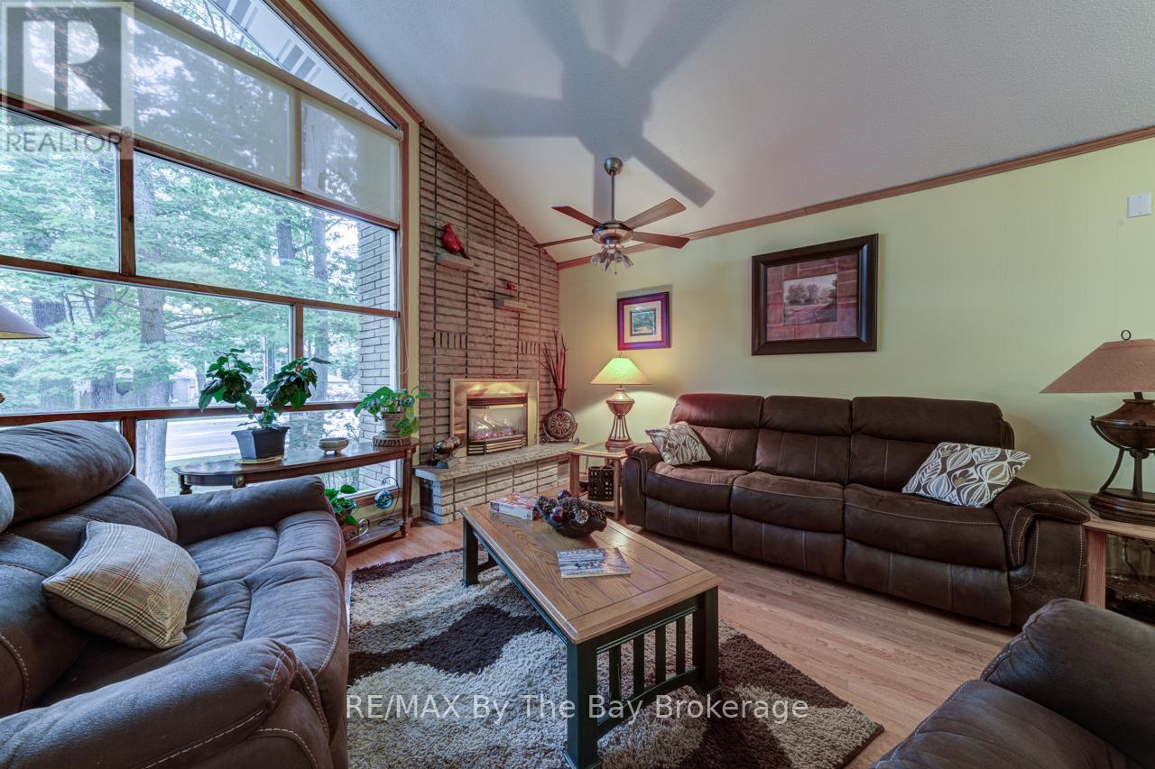 1819 River Road W, Wasaga Beach, Ontario  L9Z 2X5 - Photo 16 - S12284852