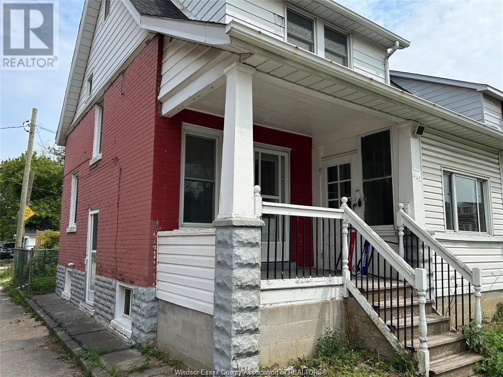 Property at 442 ERIE STREET West image 3