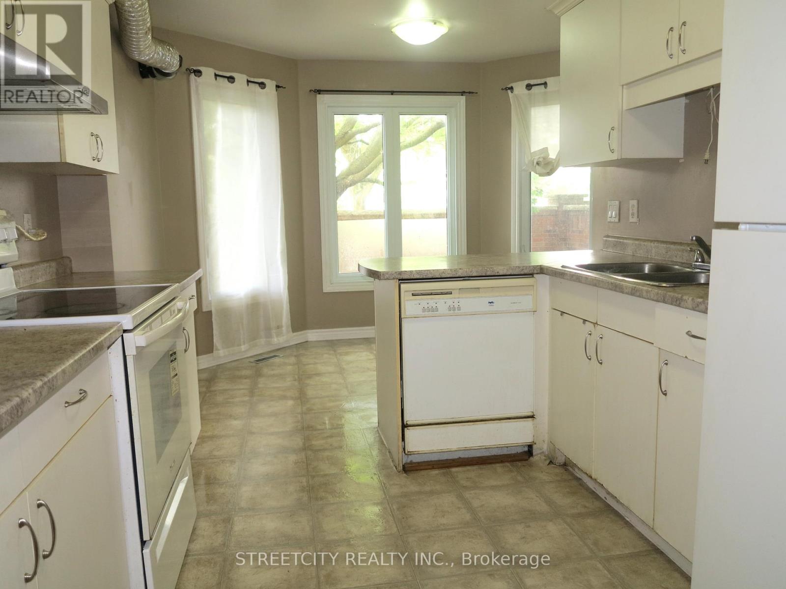 53 - 70 Sunnyside Drive, London North, Ontario  N5X 3W5 - Photo 7 - X12284873