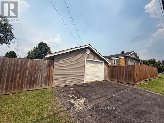 Property at 647 UNIVERSITY STREET image 3
