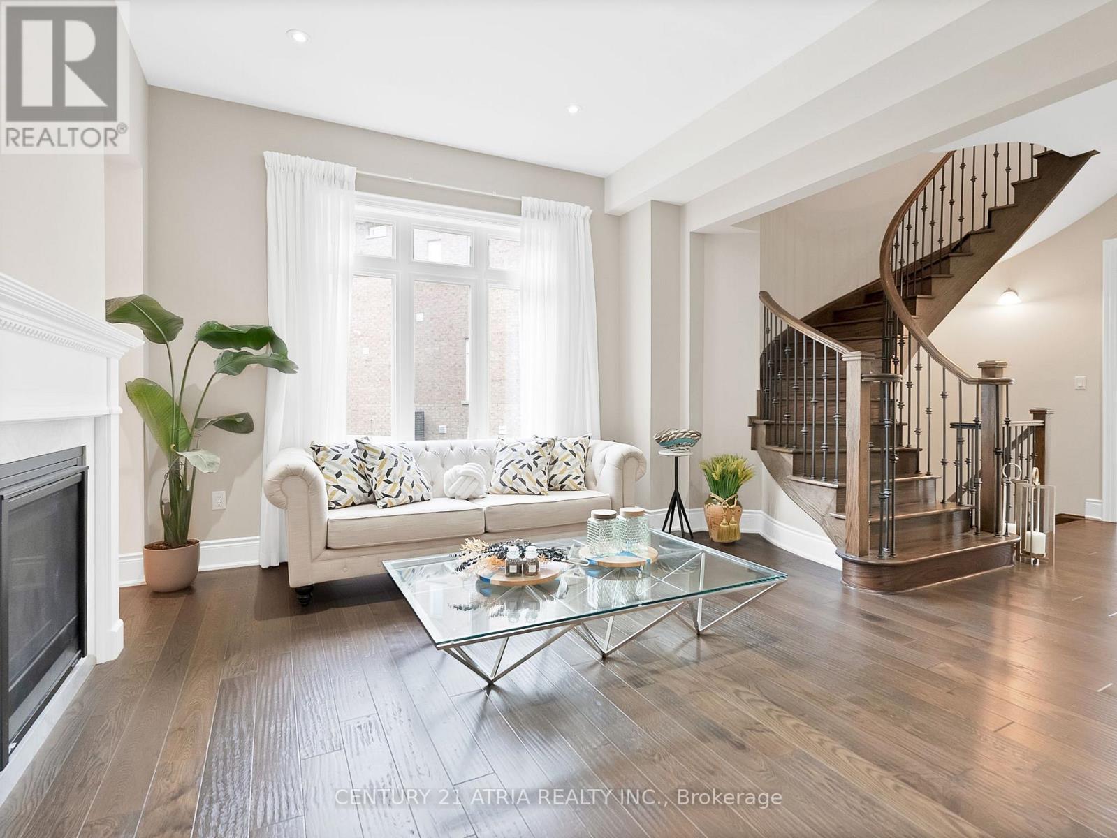 12 Macdonald Court, Richmond Hill, Ontario  L4E 1E9 - Photo 6 - N12284828