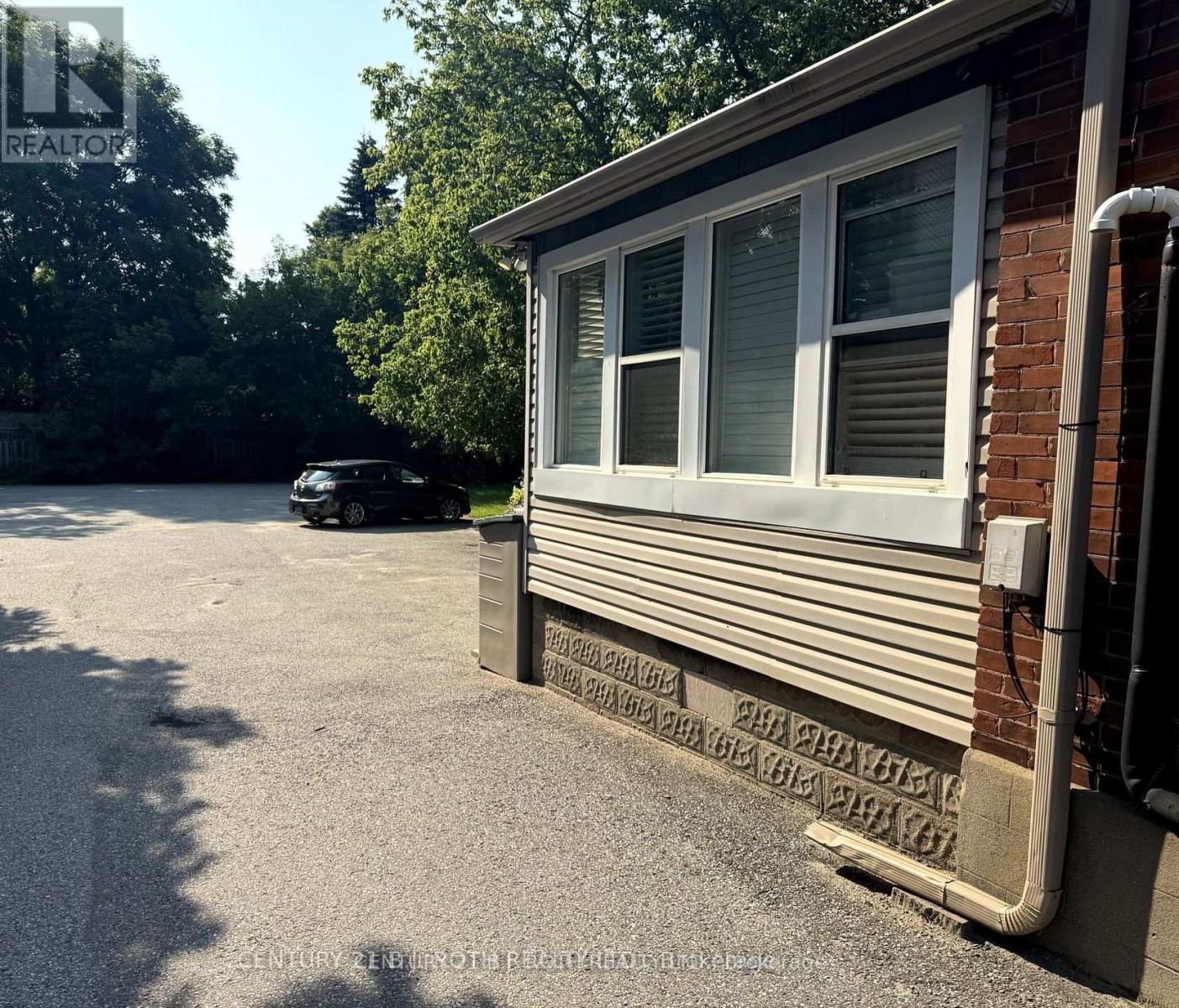 92 Essa Road, Barrie, Ontario  L4N 3K7 - Photo 5 - S12284839