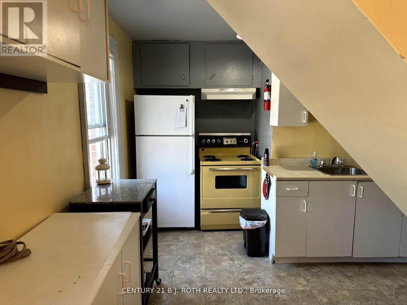92 Essa Road, Barrie, Ontario  L4N 3K7 - Photo 6 - S12284839