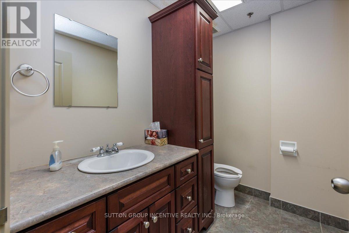 10&11- 2nd Floor - 27 Hooper Road, Barrie, Ontario  L4N 9S3 - Photo 7 - S12284867