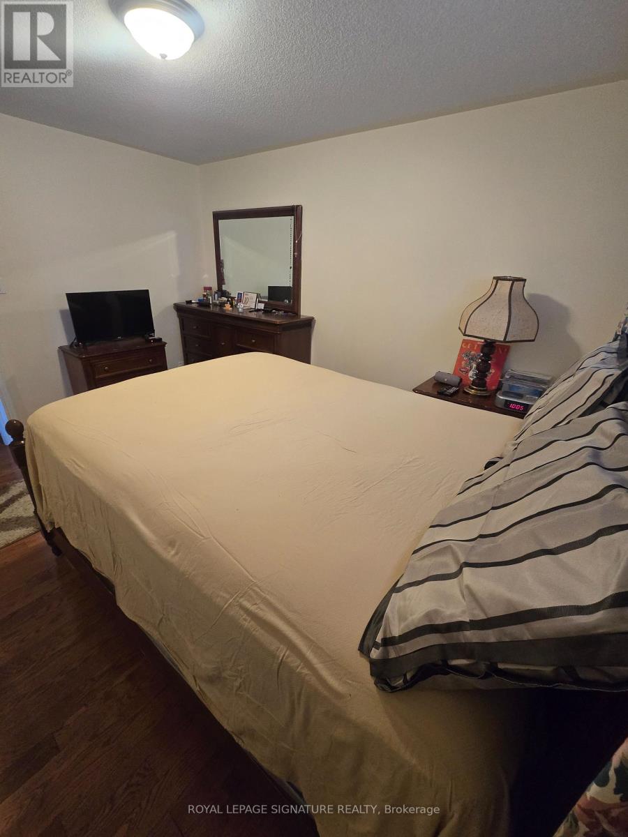 19 Red Plant Crescent, Brampton, Ontario  L7A 1V8 - Photo 5 - W12254410