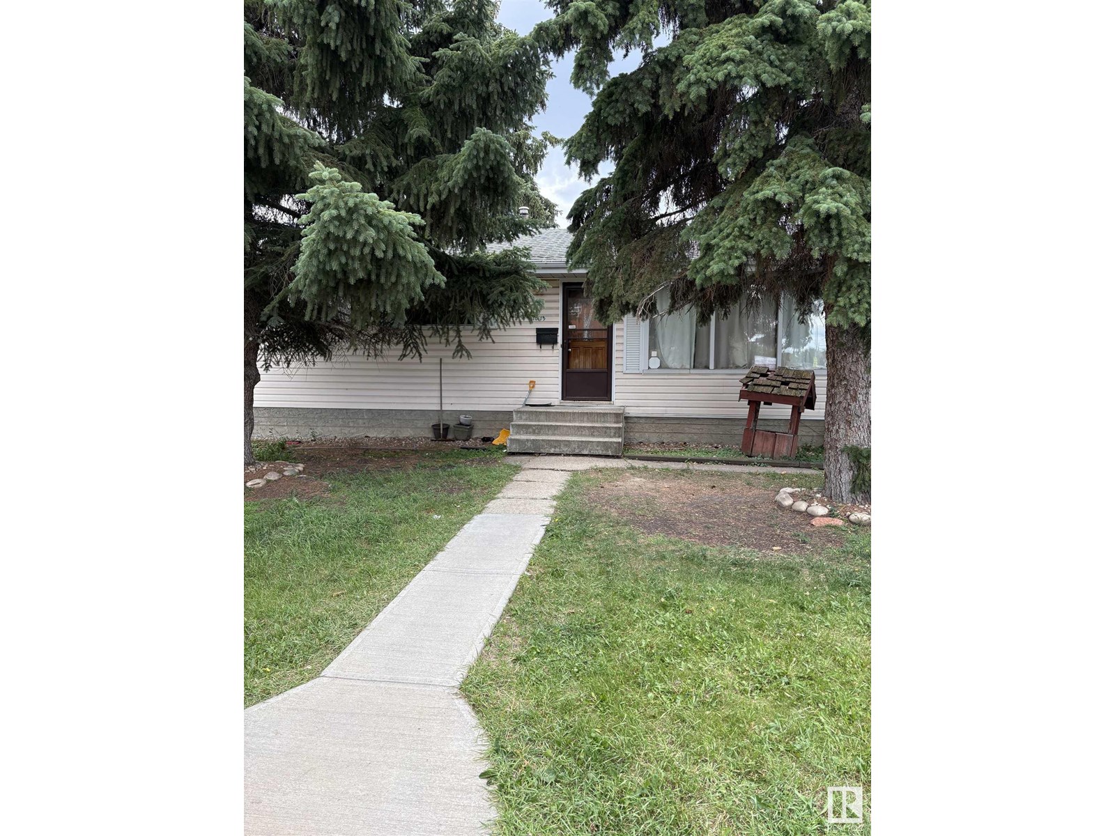 Property at 10115 135 AV NW image 1