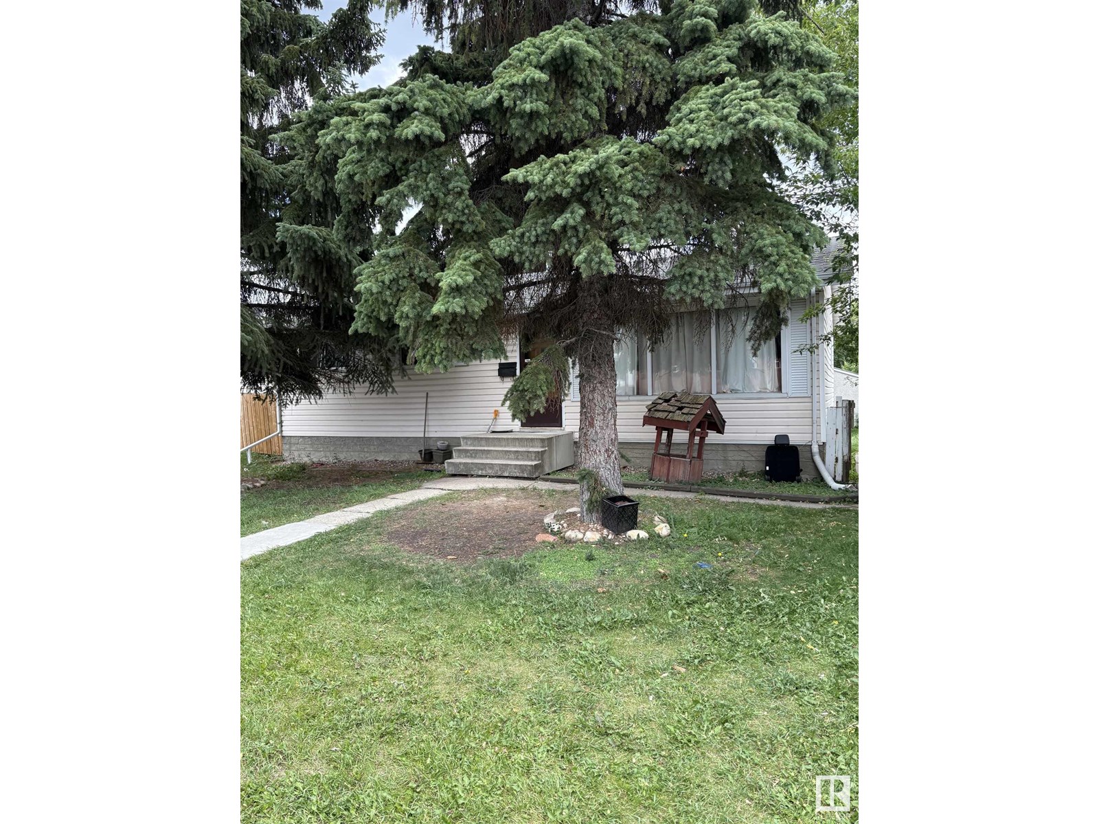 Property at 10115 135 AV NW image 2