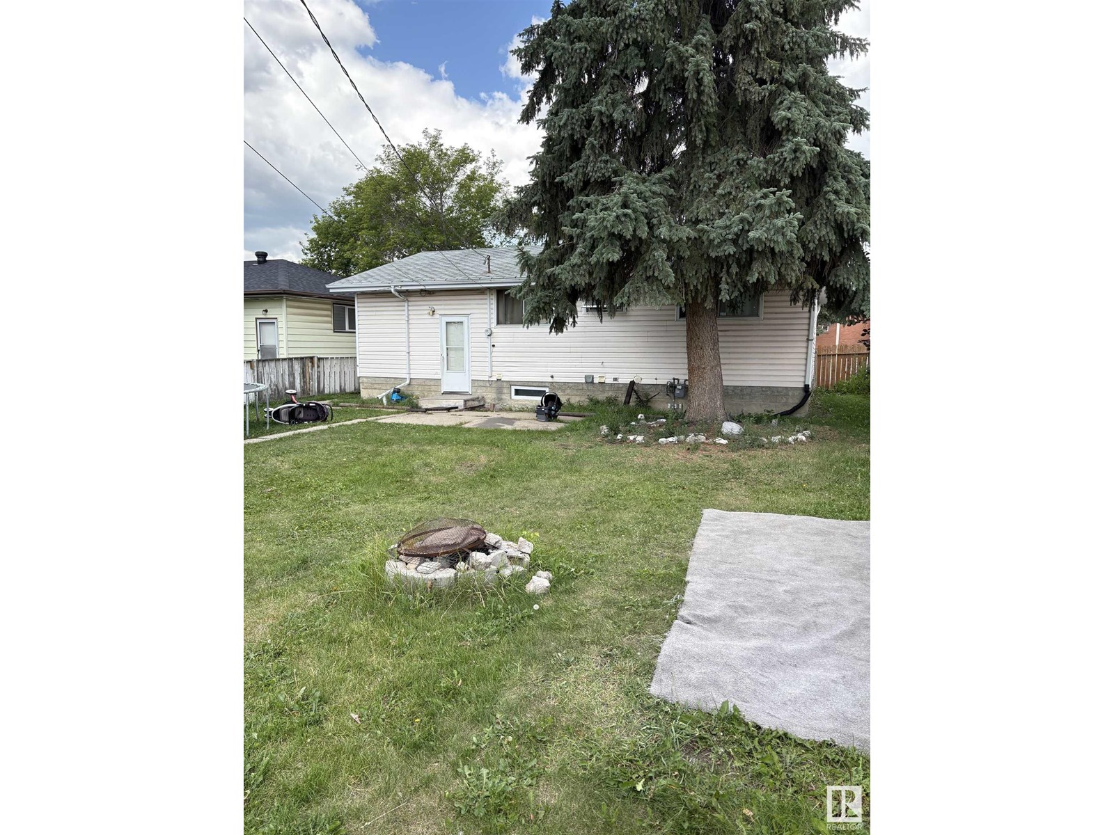 Property at 10115 135 AV NW image 3