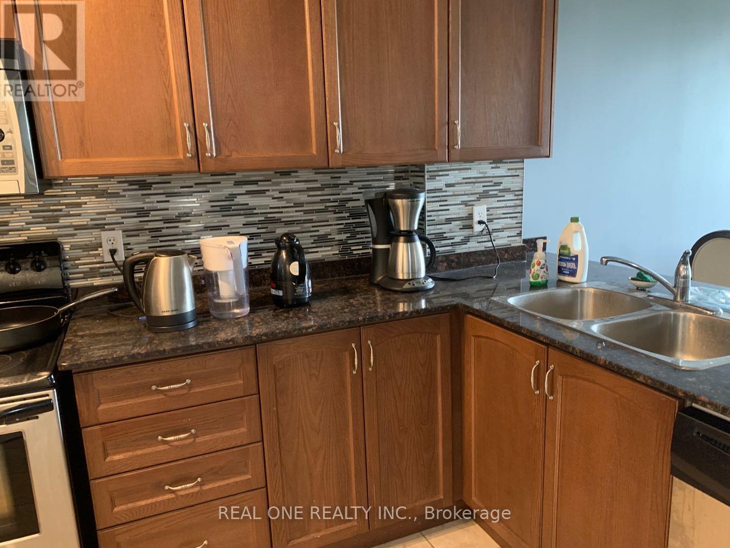 301 - 47 Caroline Street N, Hamilton, Ontario  L8R 2R6 - Photo 7 - X12284838