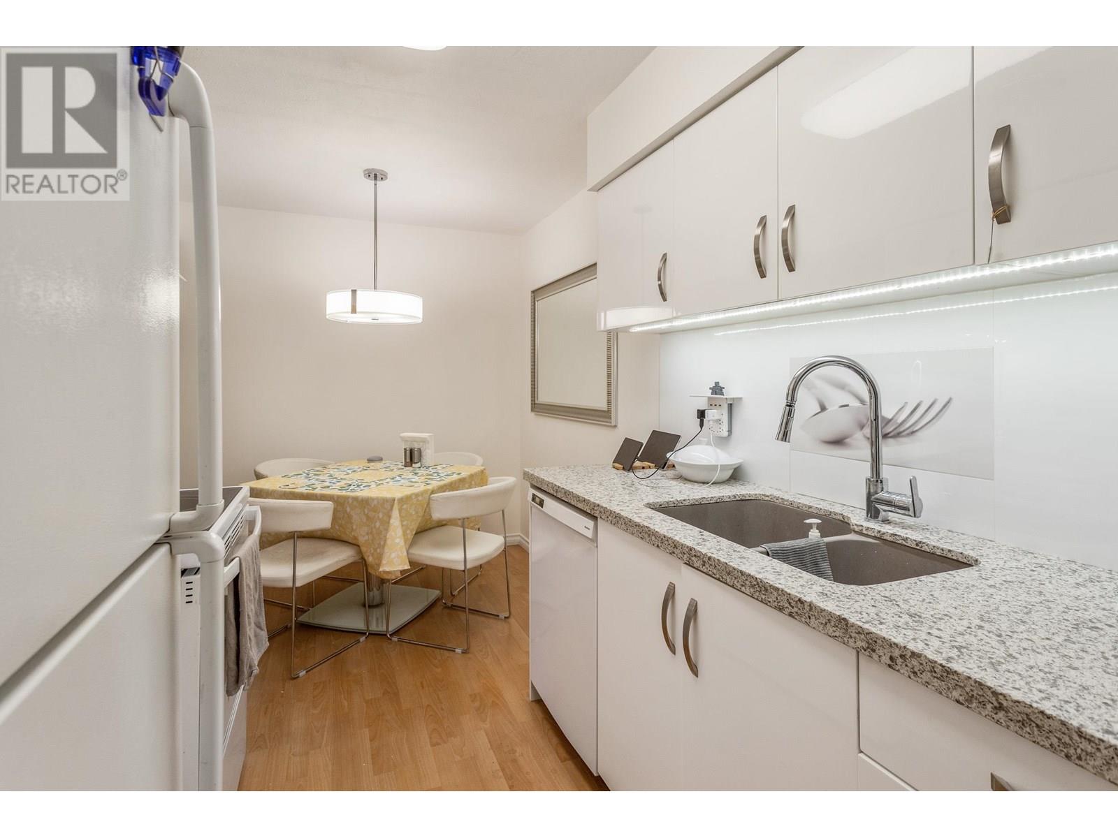 Listing Picture 9 of 40 : 80 3437 E 49TH AVENUE, Vancouver / 溫哥華 - 魯藝地產 Yvonne Lu Group - MLS Medallion Club Member