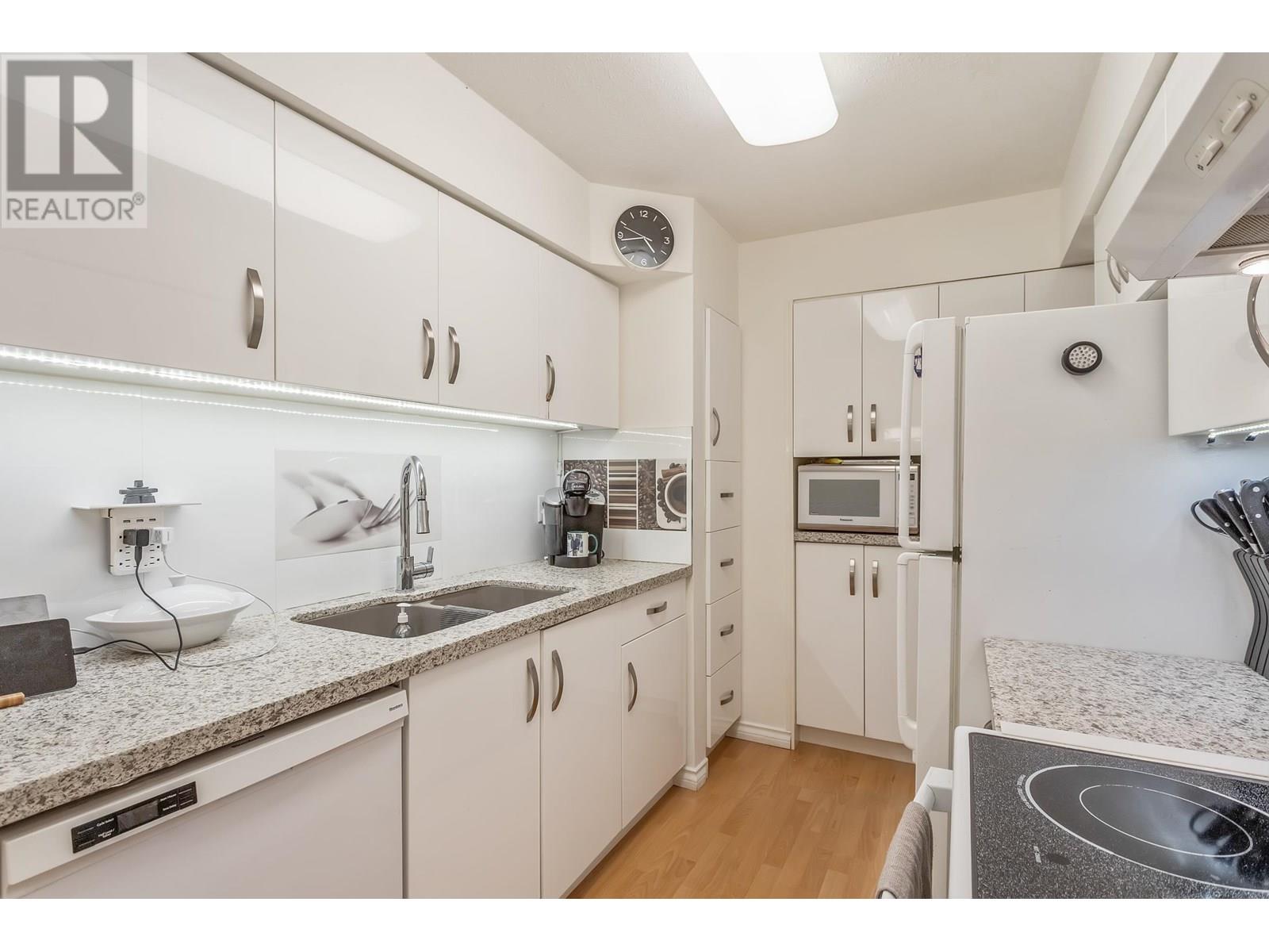 Listing Picture 10 of 40 : 80 3437 E 49TH AVENUE, Vancouver / 溫哥華 - 魯藝地產 Yvonne Lu Group - MLS Medallion Club Member