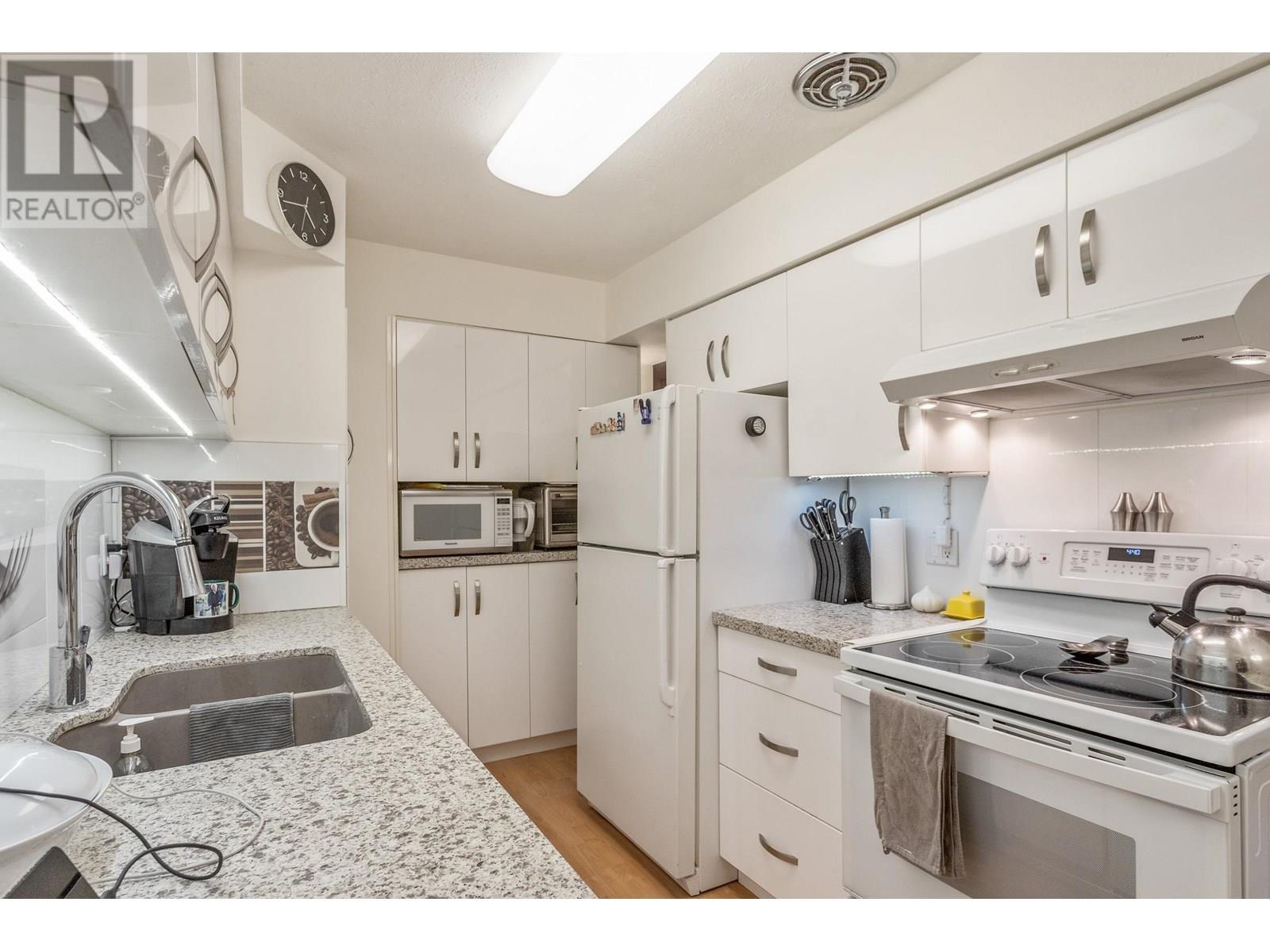 Listing Picture 11 of 40 : 80 3437 E 49TH AVENUE, Vancouver / 溫哥華 - 魯藝地產 Yvonne Lu Group - MLS Medallion Club Member