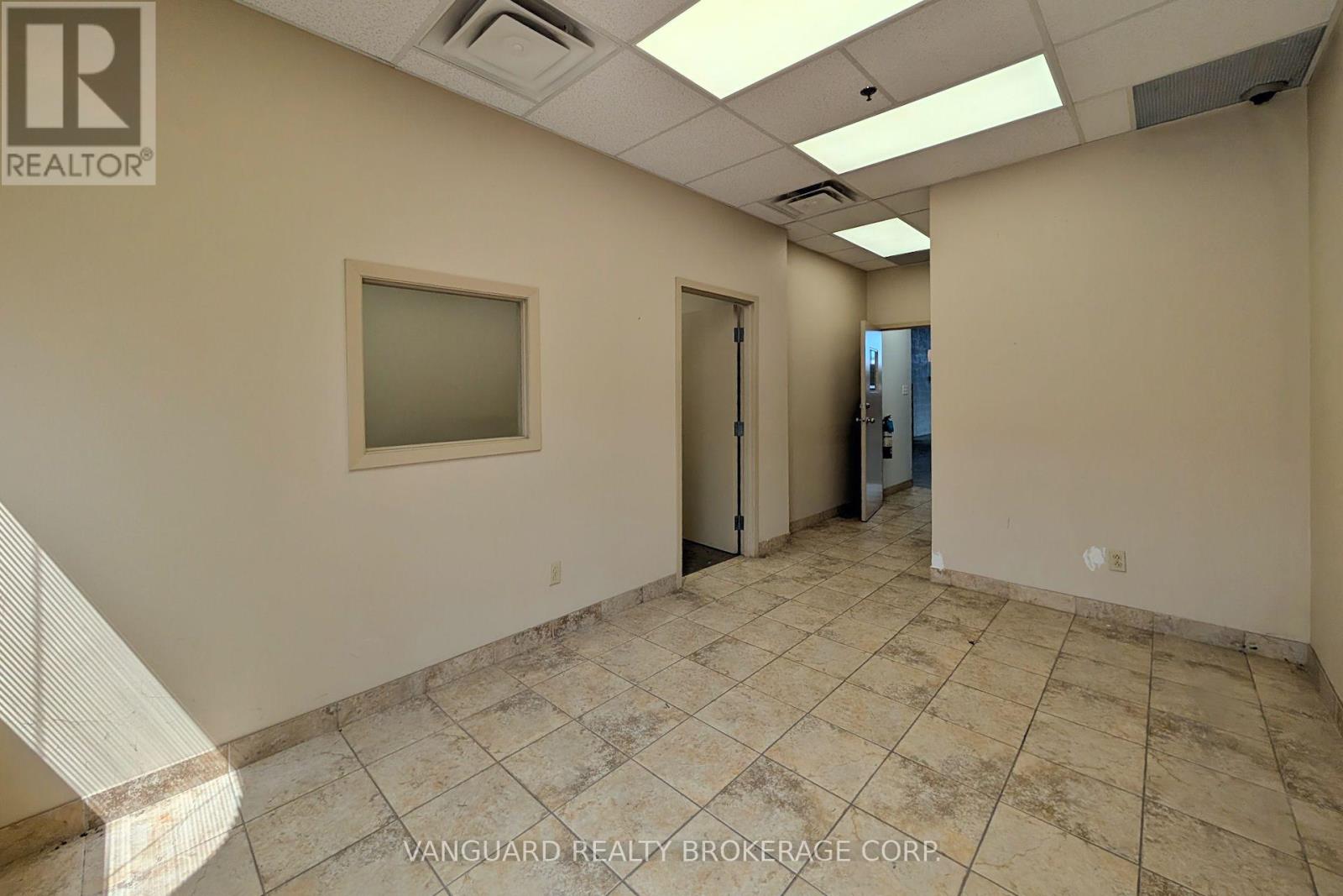 3 - 4480 Chesswood Drive, Toronto, Ontario  M3J 2B9 - Photo 8 - W12262731