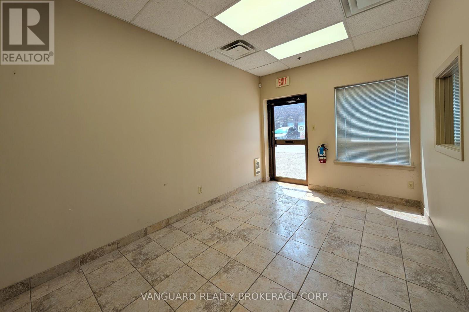 3 - 4480 Chesswood Drive, Toronto, Ontario  M3J 2B9 - Photo 6 - W12262731