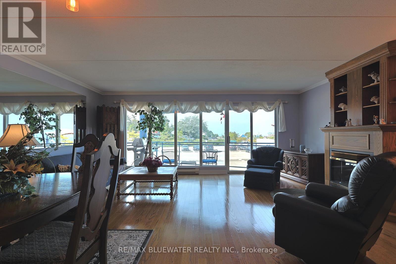 206 - 9 Pine Street, Lambton Shores, Ontario  N0M 1T0 - Photo 11 - X12285094