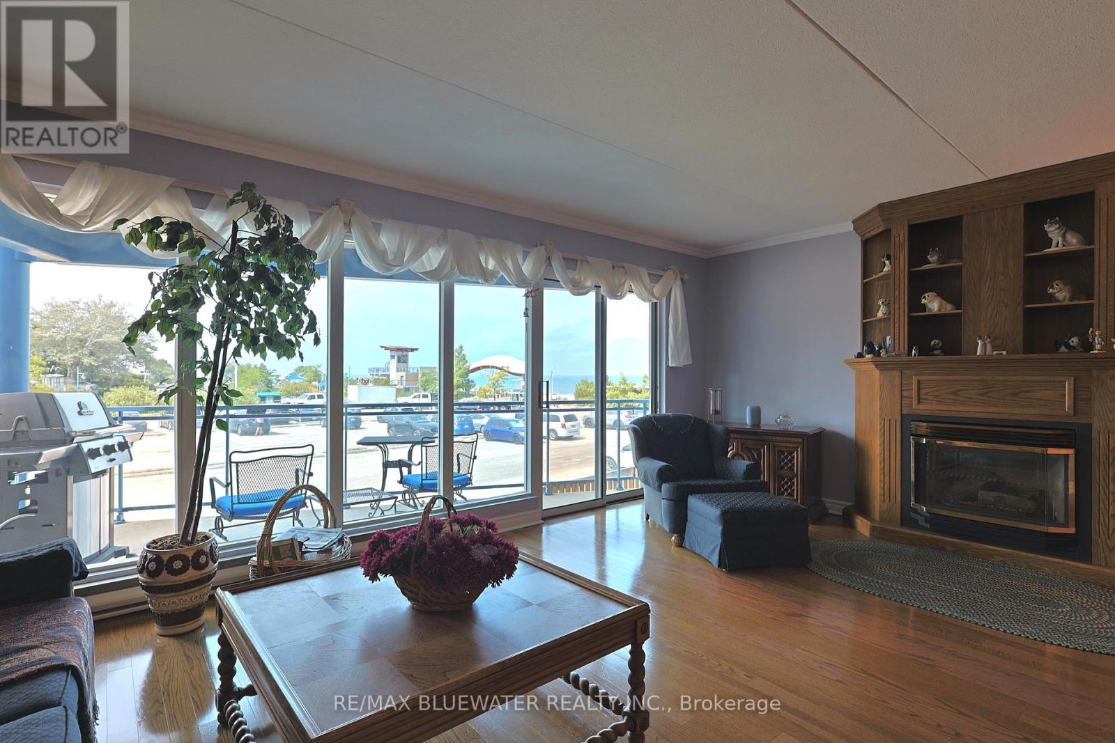 206 - 9 Pine Street, Lambton Shores, Ontario  N0M 1T0 - Photo 12 - X12285094