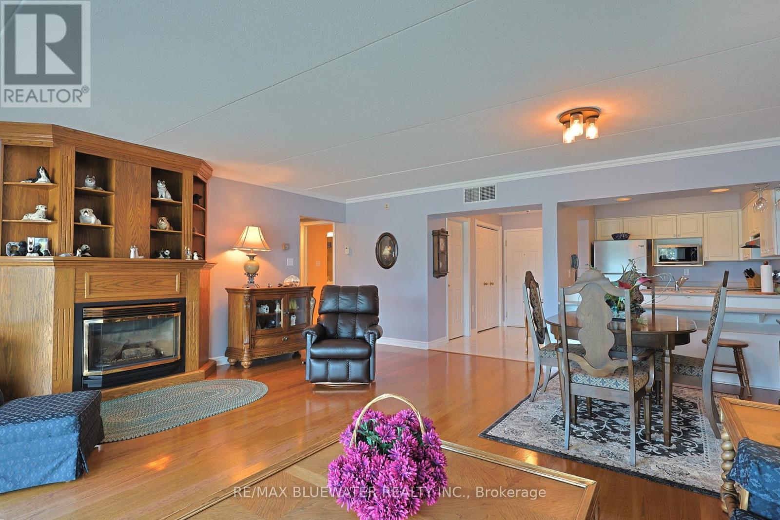 206 - 9 Pine Street, Lambton Shores, Ontario  N0M 1T0 - Photo 19 - X12285094