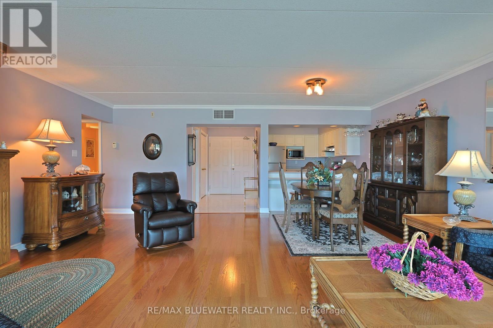206 - 9 Pine Street, Lambton Shores, Ontario  N0M 1T0 - Photo 20 - X12285094