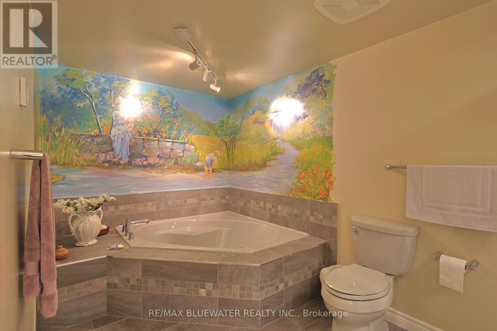 206 - 9 Pine Street, Lambton Shores, Ontario  N0M 1T0 - Photo 25 - X12285094