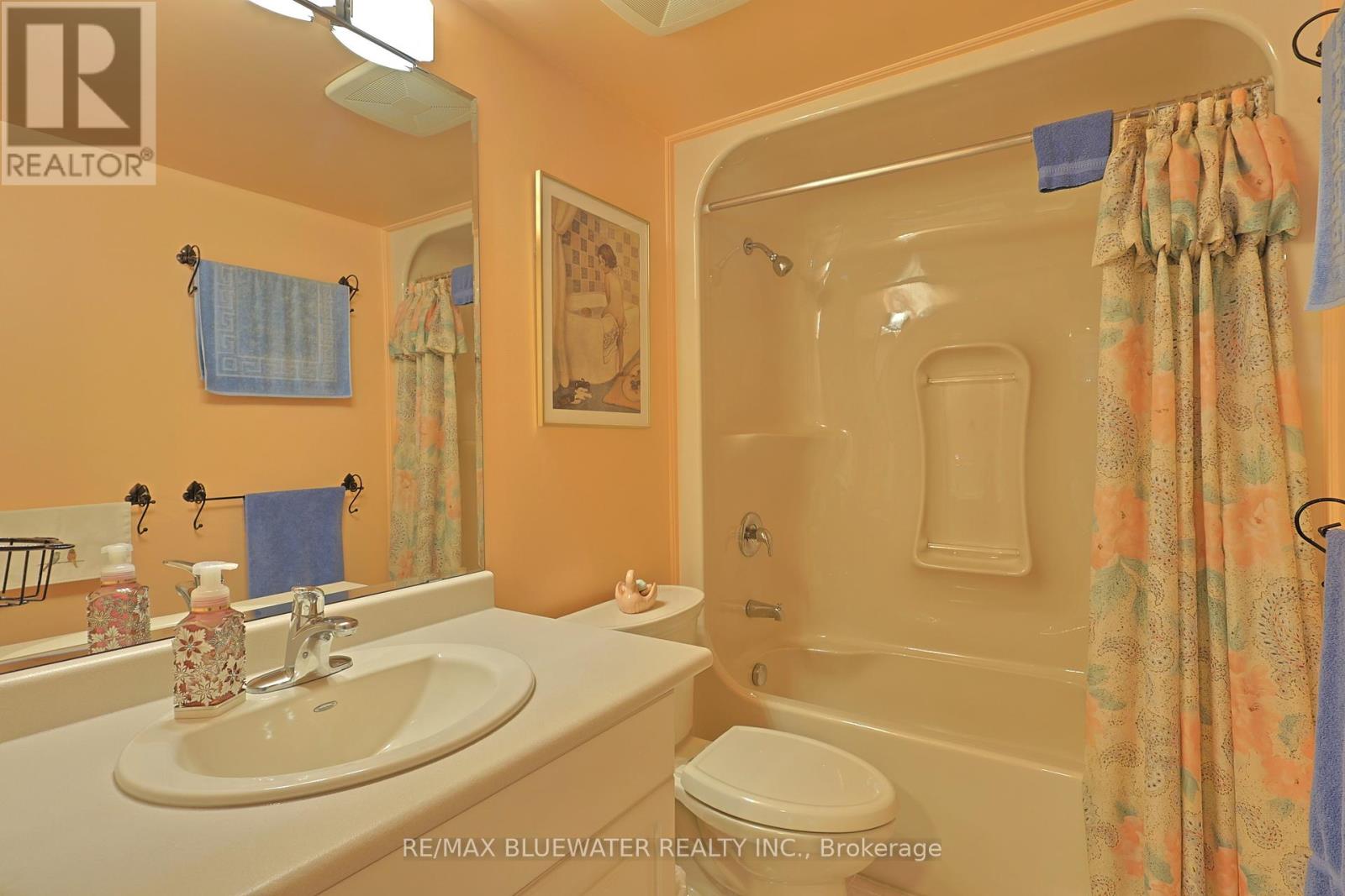 206 - 9 Pine Street, Lambton Shores, Ontario  N0M 1T0 - Photo 28 - X12285094