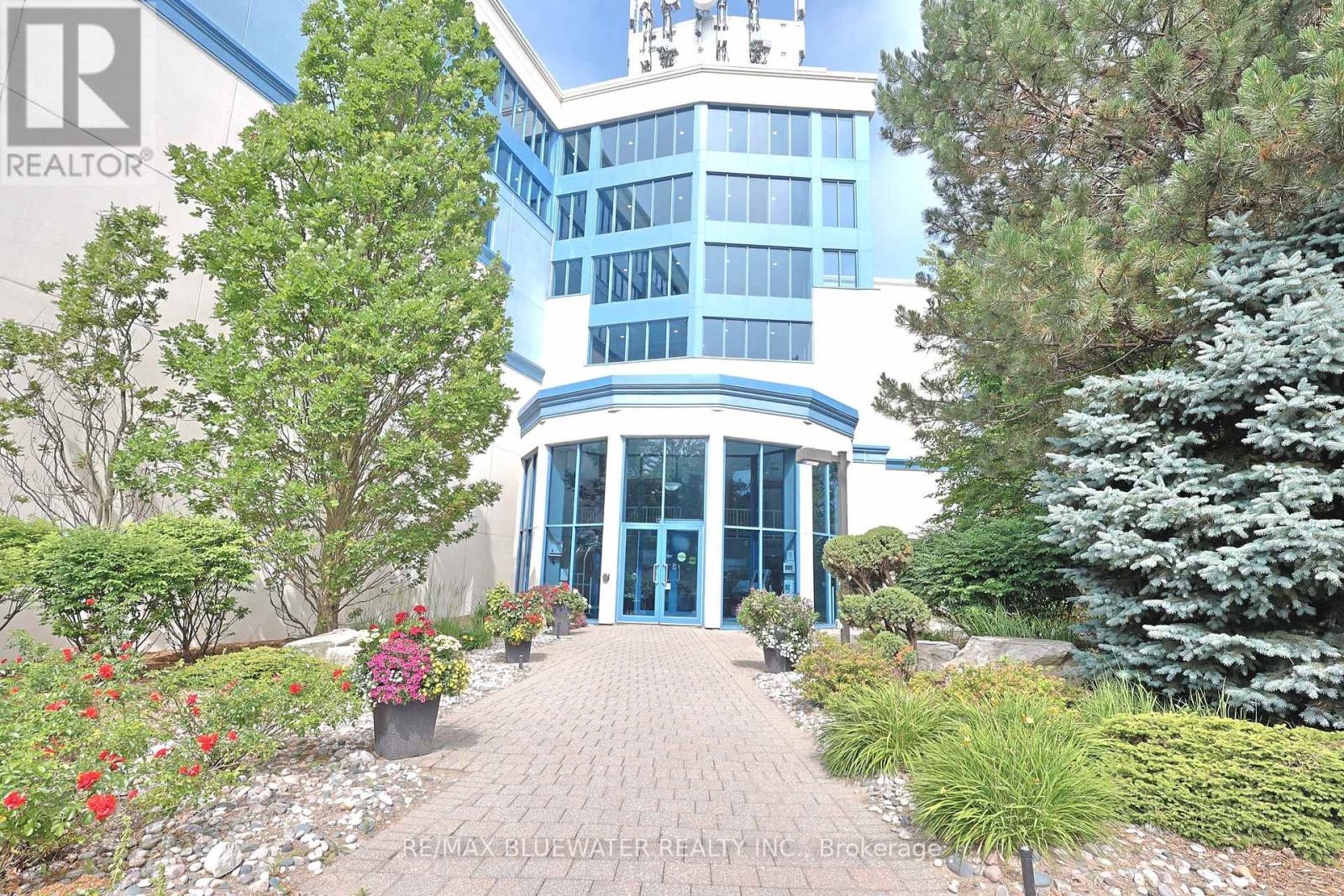 206 - 9 Pine Street, Lambton Shores, Ontario  N0M 1T0 - Photo 29 - X12285094