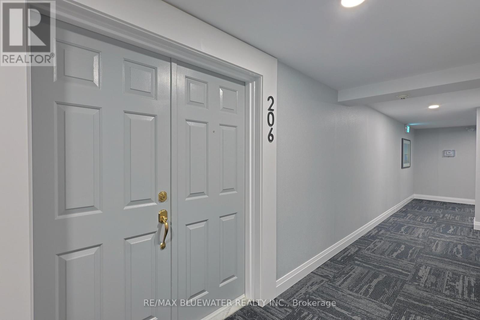 206 - 9 Pine Street, Lambton Shores, Ontario  N0M 1T0 - Photo 4 - X12285094