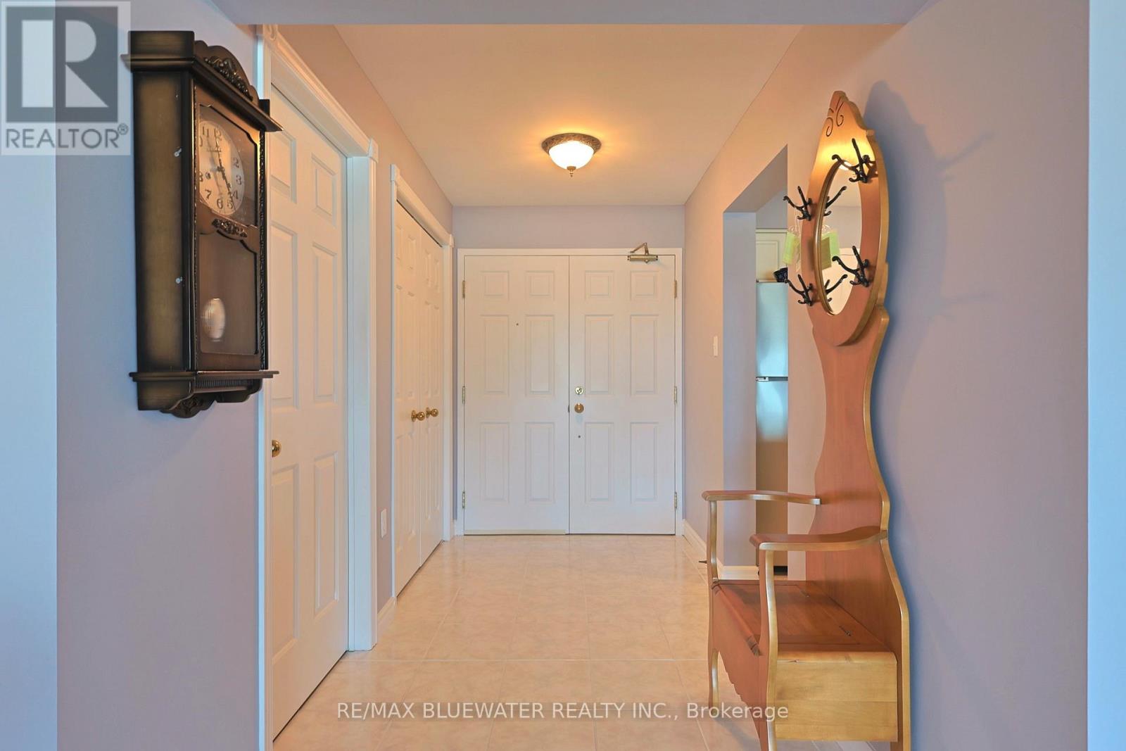 206 - 9 Pine Street, Lambton Shores, Ontario  N0M 1T0 - Photo 5 - X12285094