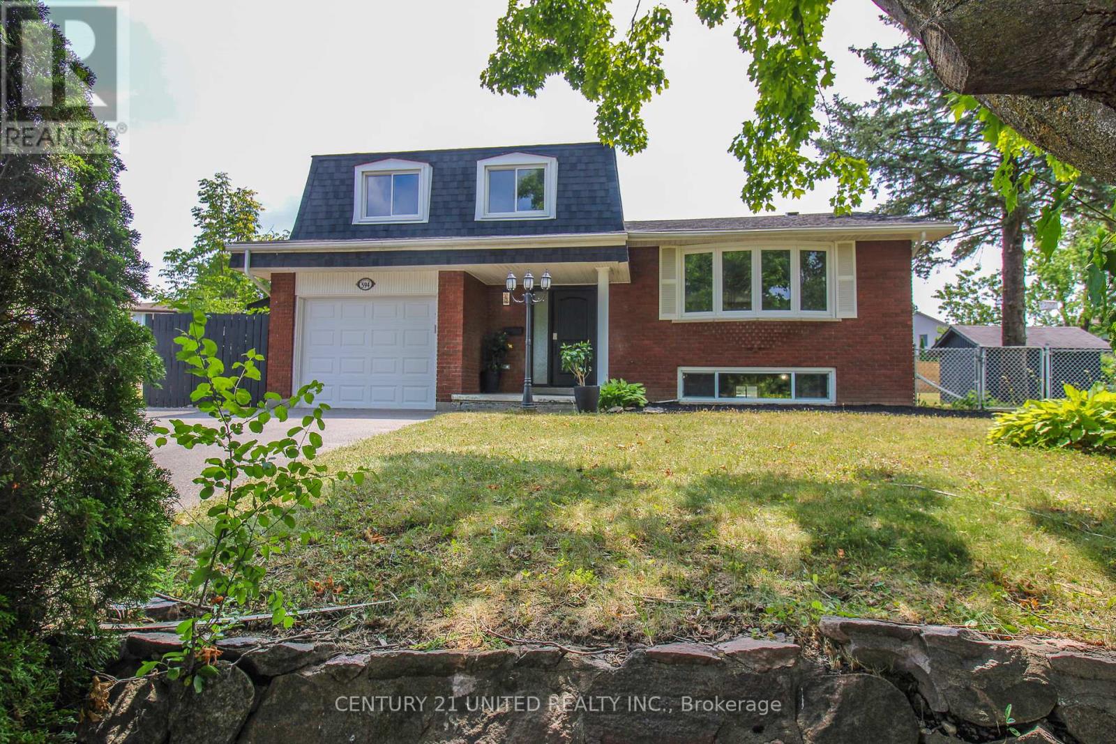 Property at 594 SAUGEEN CRESCENT image 1