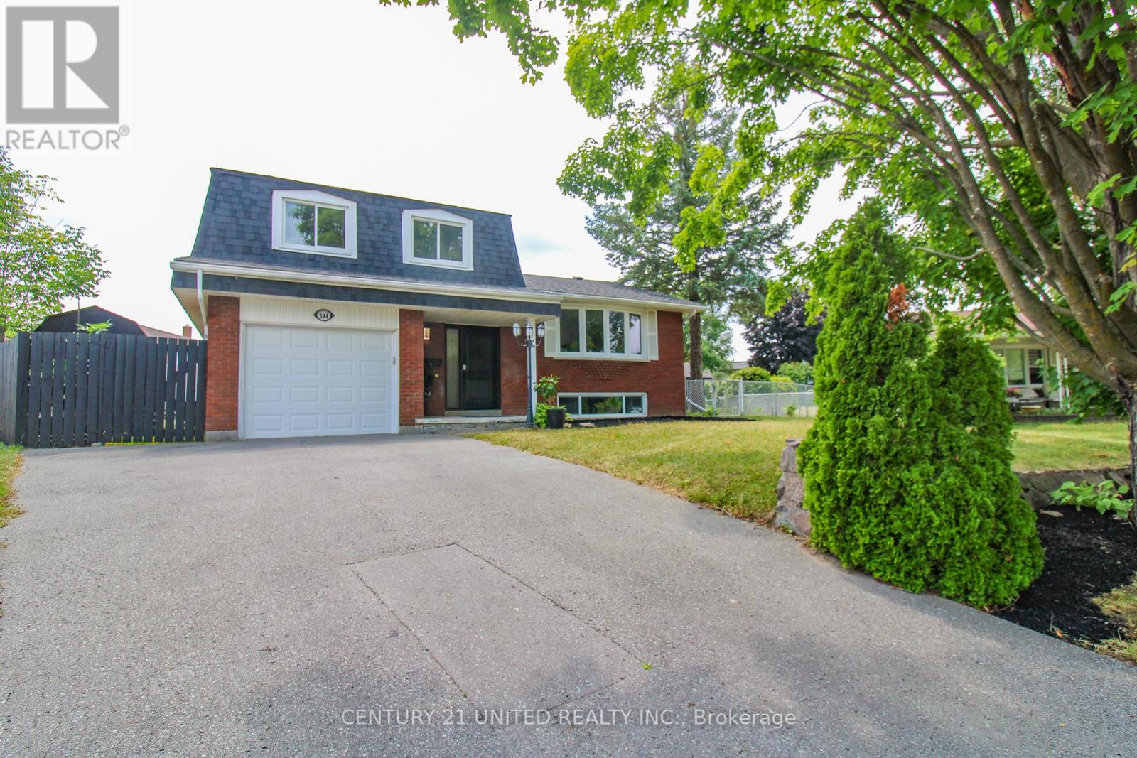 Property at 594 SAUGEEN CRESCENT image 2