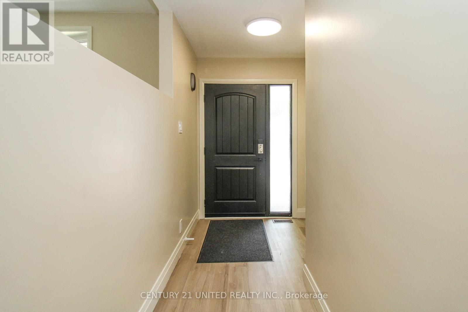 Property at 594 SAUGEEN CRESCENT image 3
