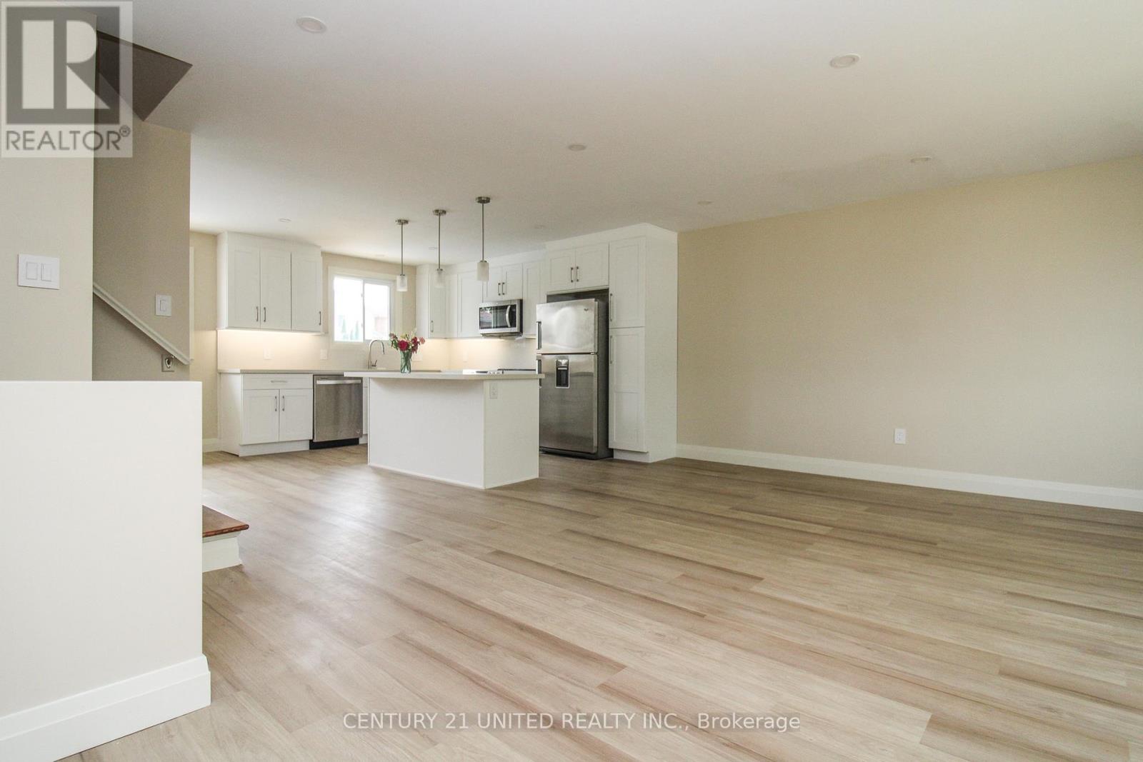 Property at 594 SAUGEEN CRESCENT image 4