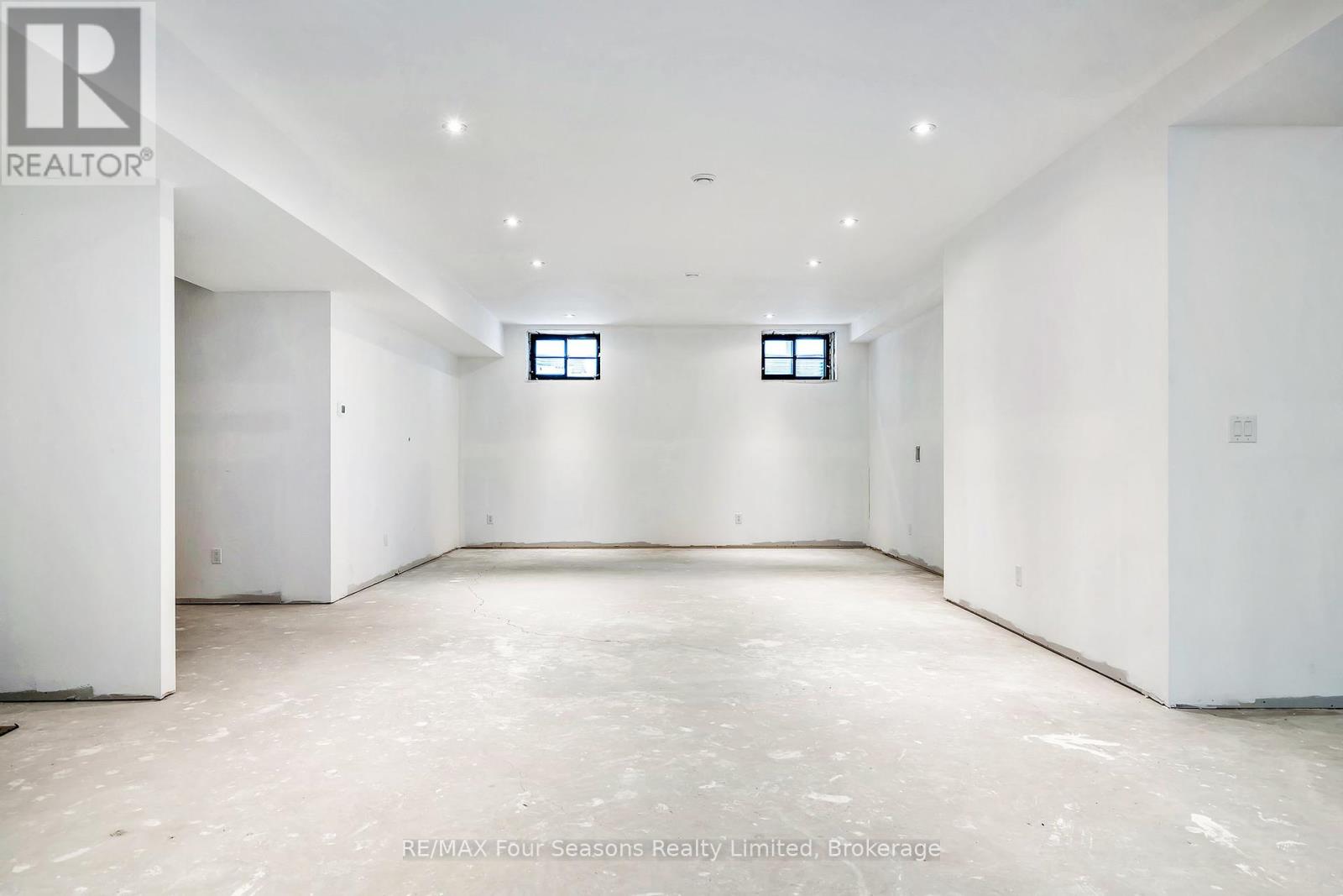 111 Lendvay Alley, Blue Mountains, Ontario  L9Y 0S3 - Photo 42 - X12249330