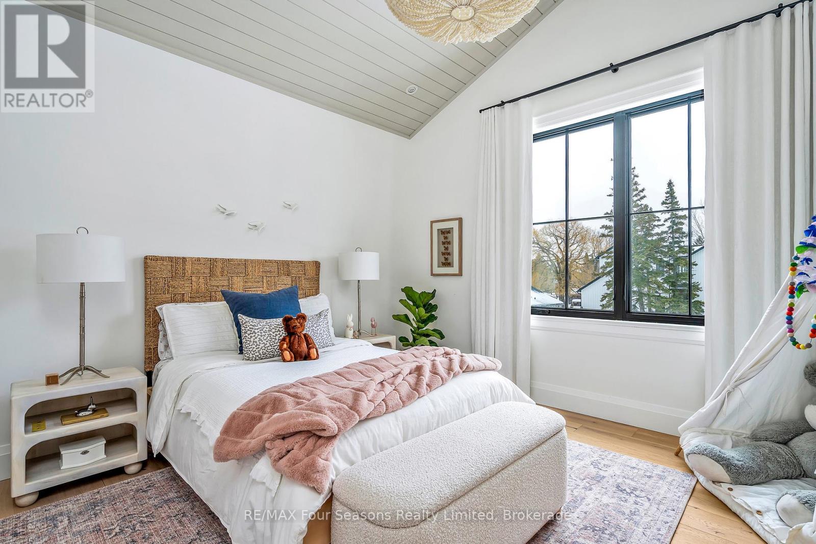 111 Lendvay Alley, Blue Mountains, Ontario  L9Y 0S3 - Photo 33 - X12249330