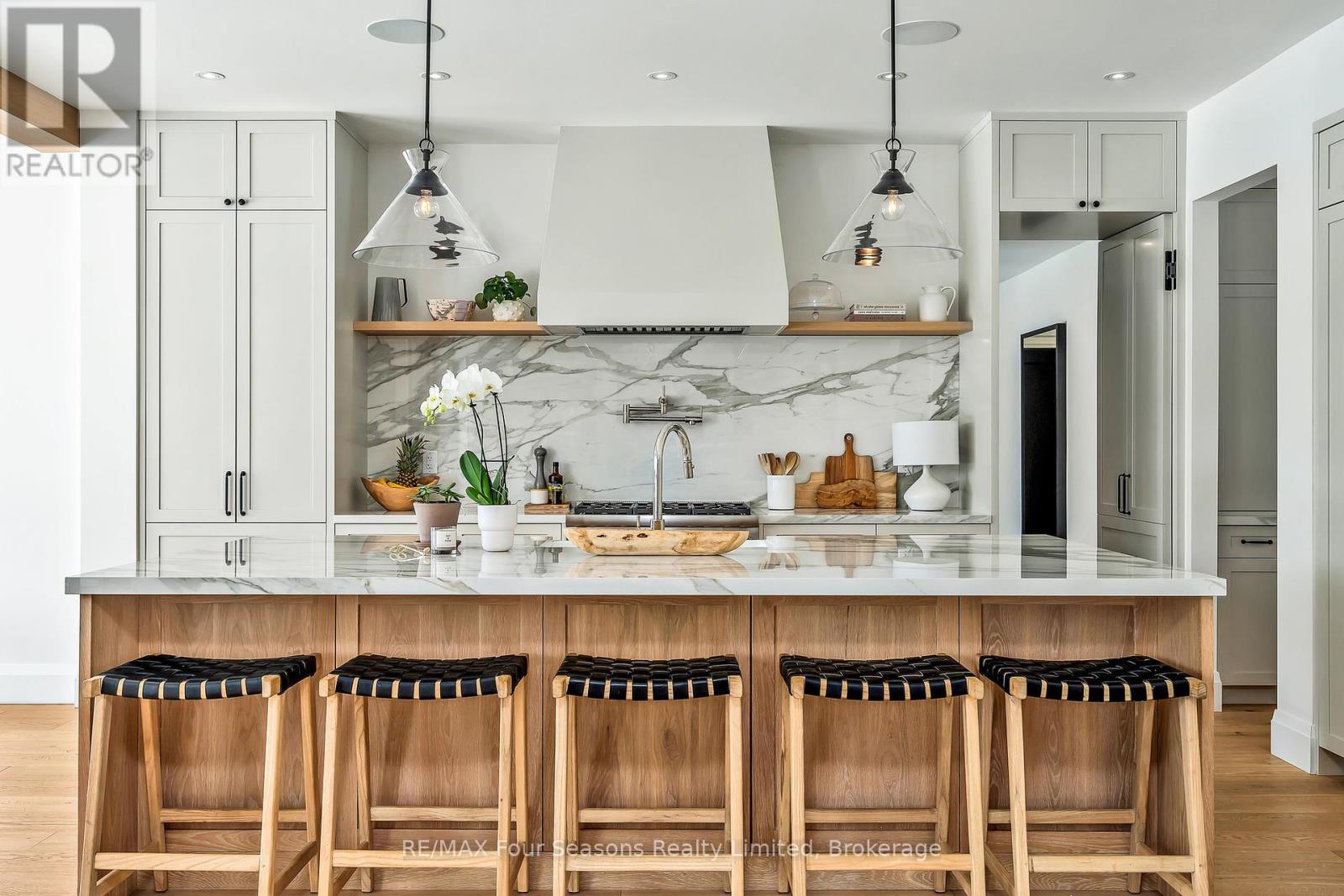 111 Lendvay Alley, Blue Mountains, Ontario  L9Y 0S3 - Photo 2 - X12249330