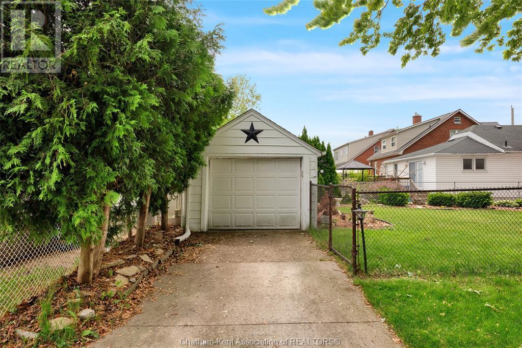 Property at 117 Robertson AVENUE image 2