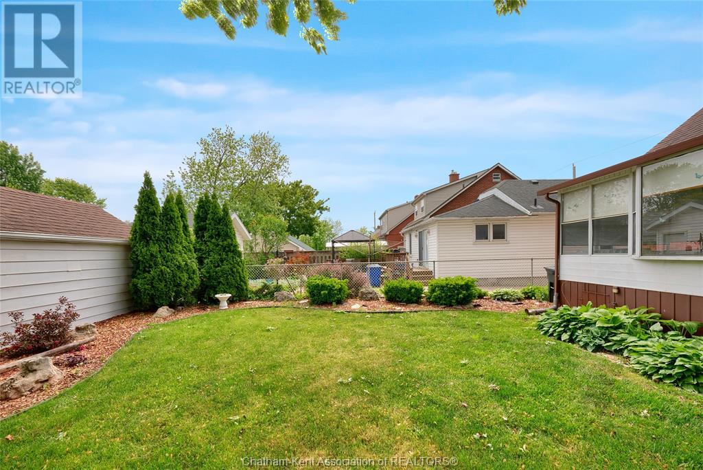 Property at 117 Robertson AVENUE image 3