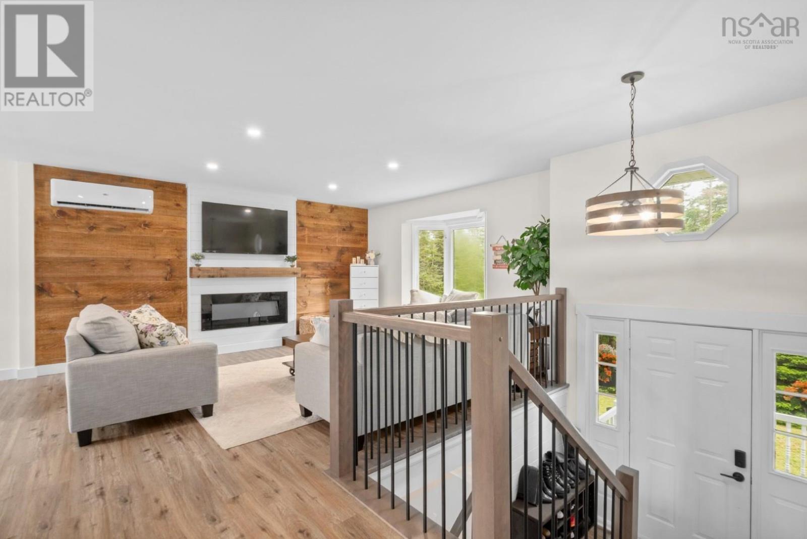 Property at 10 Trevor Drive image 4