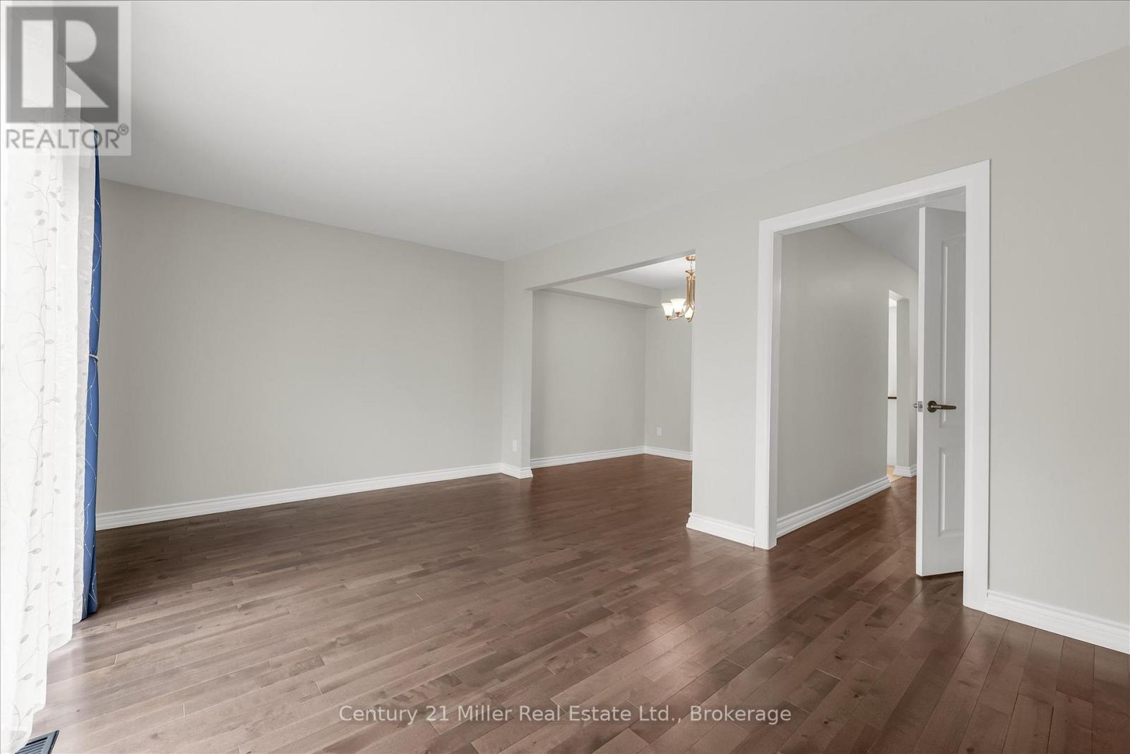 1531 Westminster Place, Burlington, Ontario  L7P 2B4 - Photo 11 - W12285235