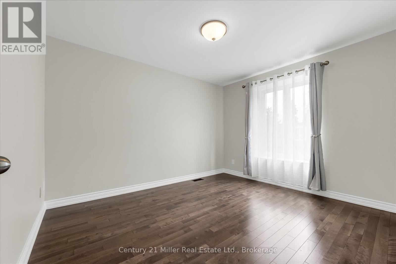 1531 Westminster Place, Burlington, Ontario  L7P 2B4 - Photo 15 - W12285235
