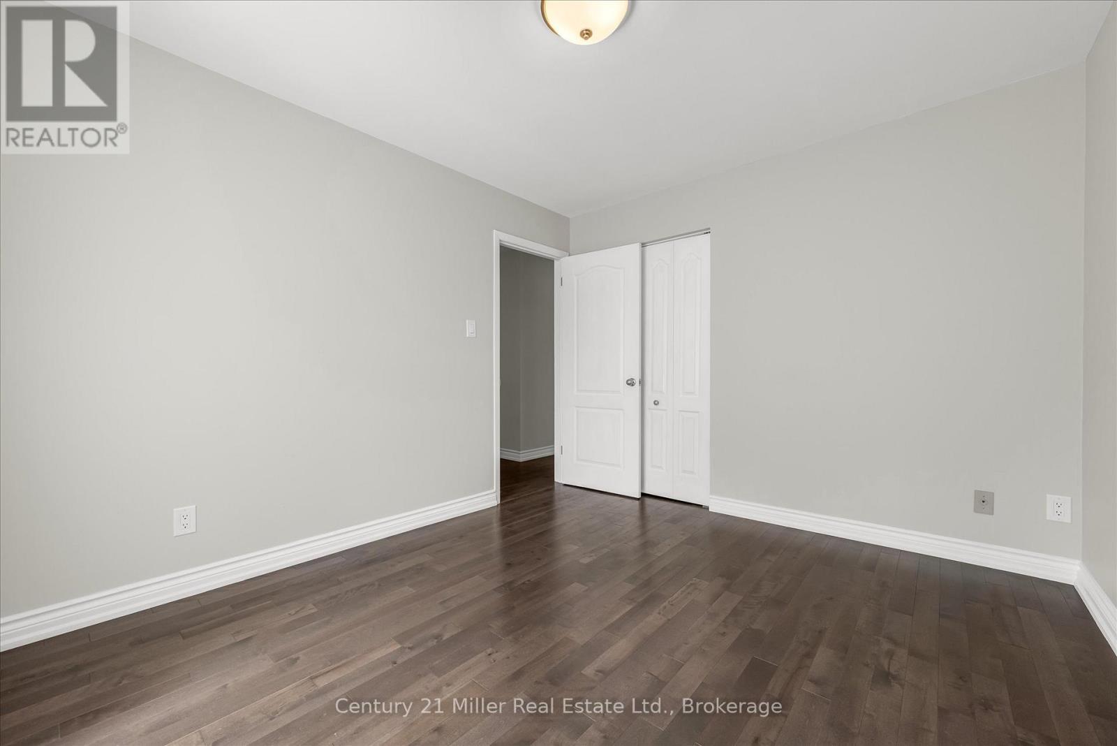1531 Westminster Place, Burlington, Ontario  L7P 2B4 - Photo 16 - W12285235