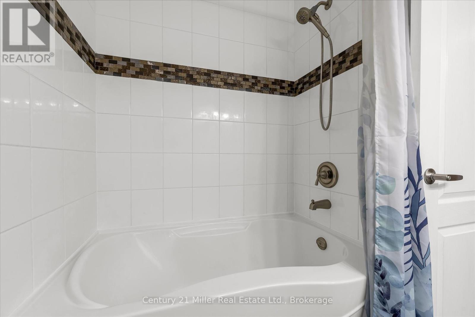 1531 Westminster Place, Burlington, Ontario  L7P 2B4 - Photo 18 - W12285235