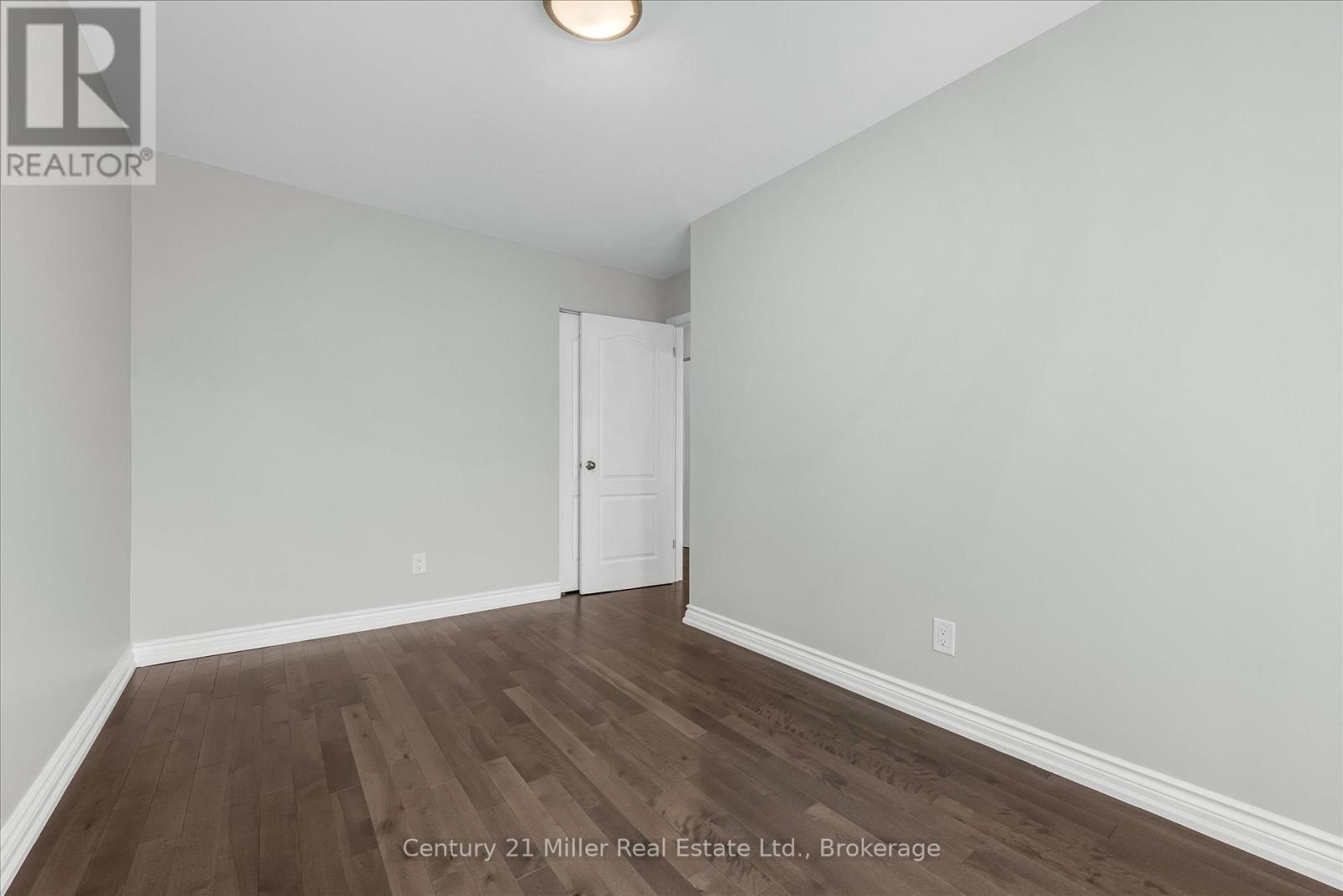1531 Westminster Place, Burlington, Ontario  L7P 2B4 - Photo 20 - W12285235